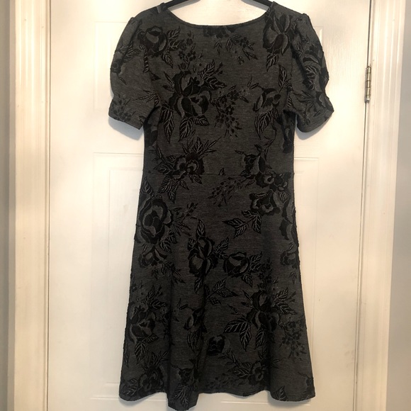 Suzy Shier Puff short sleeve dress - Picture 4 of 4